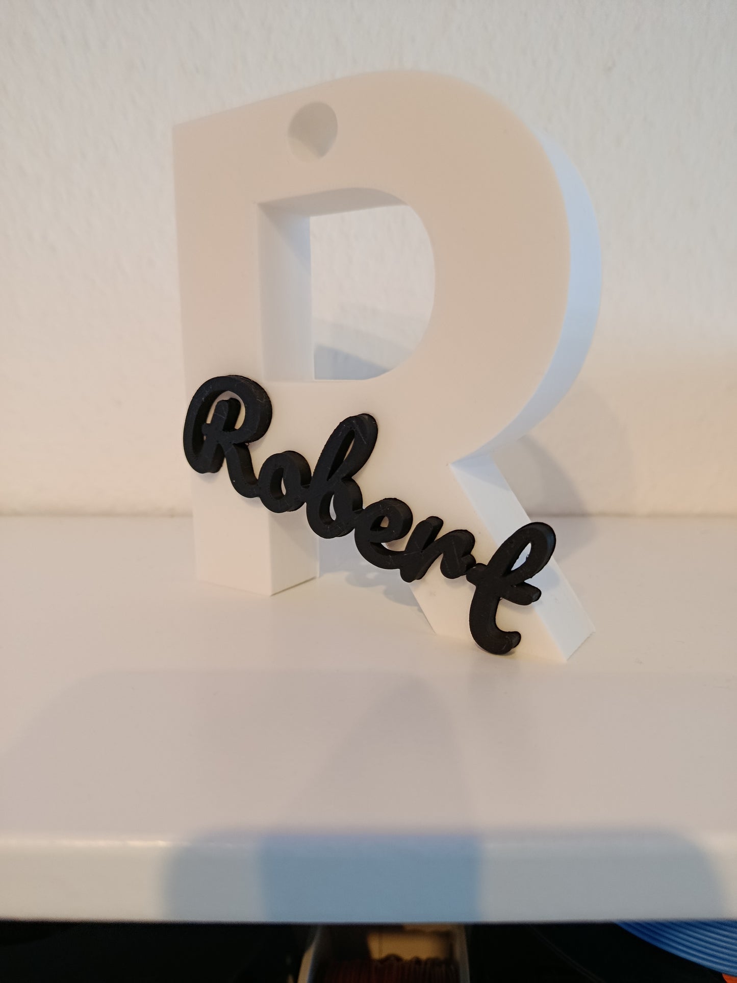 Personalisierter Deko Buchstabe mit Wunschname | Namensschild zum Stellen oder Hängen | 15 cm